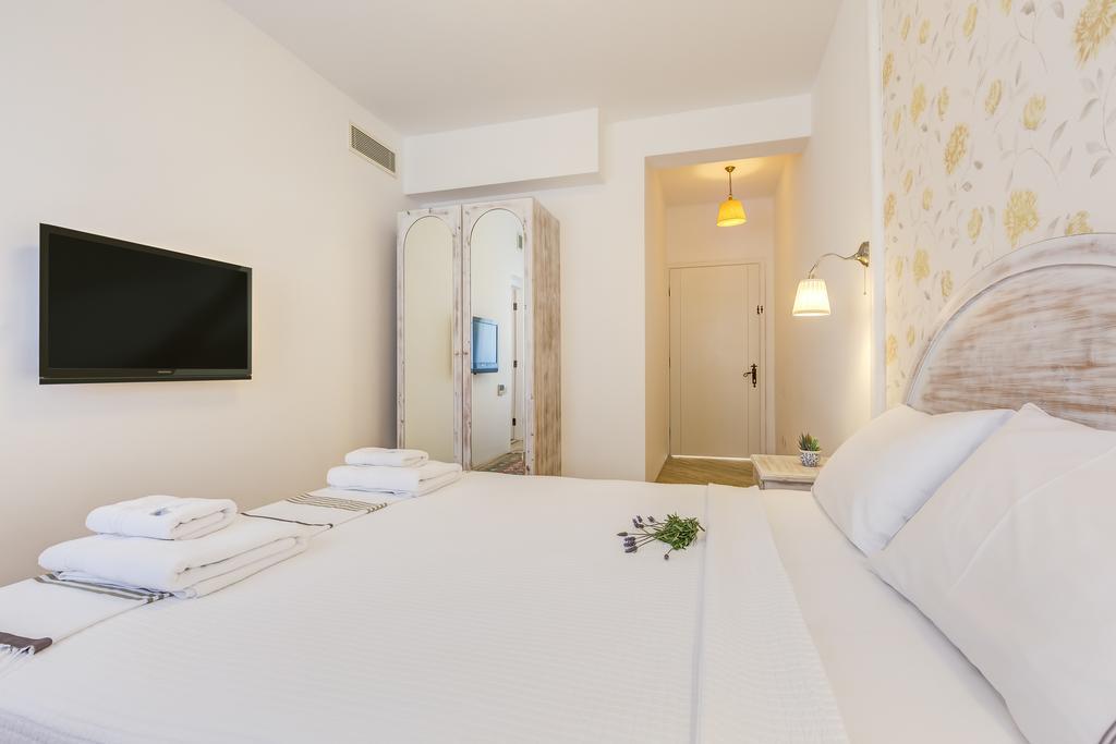Ev Bharat Butique Hotel, Алакати Екстериор снимка