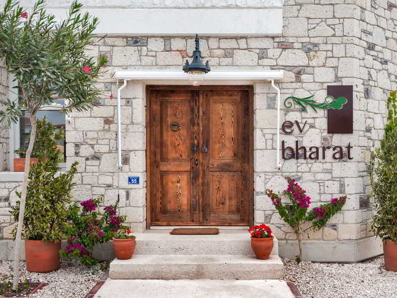 Ev Bharat Butique Hotel, Алакати Екстериор снимка