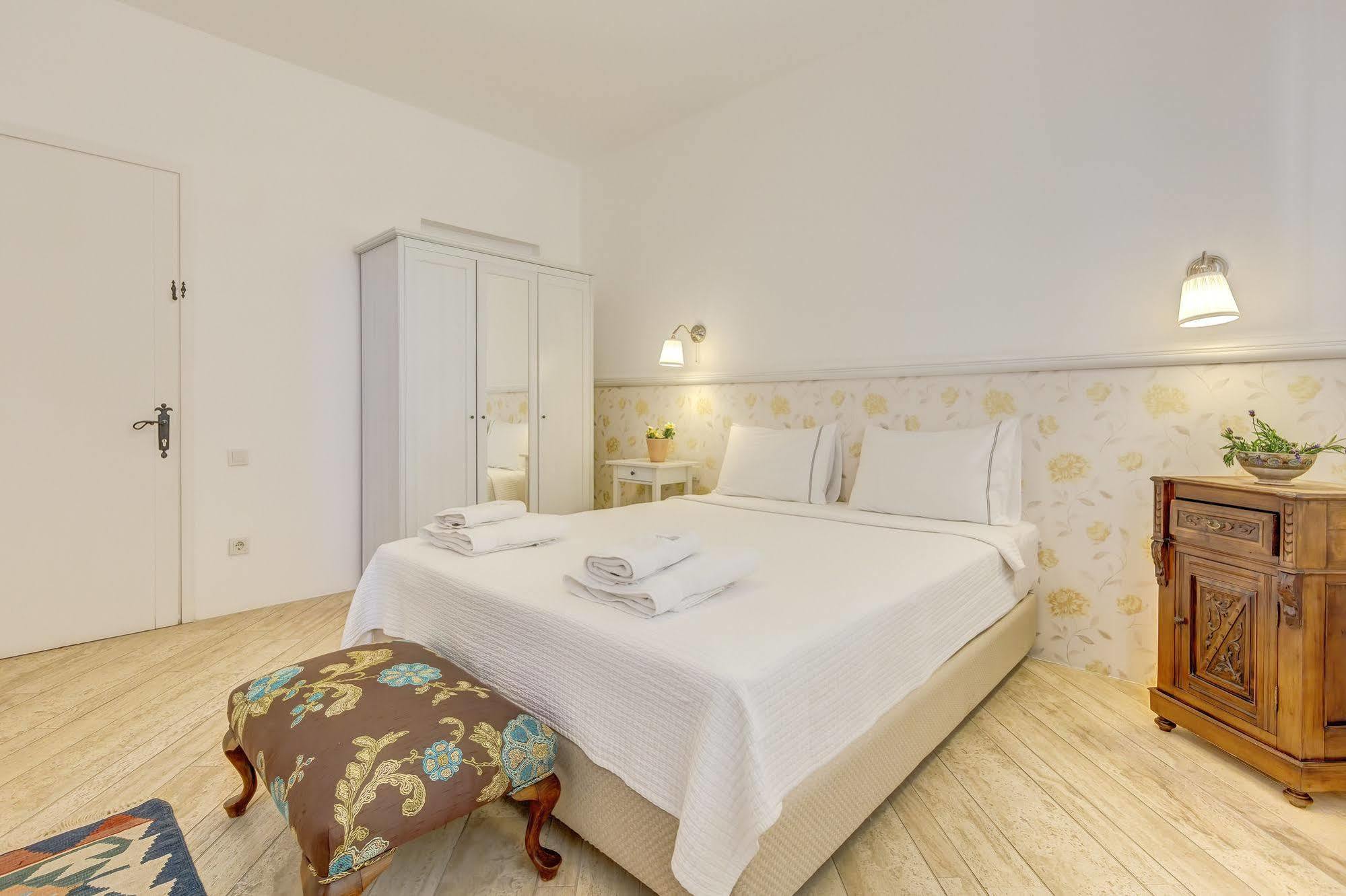 Ev Bharat Butique Hotel, Алакати Екстериор снимка